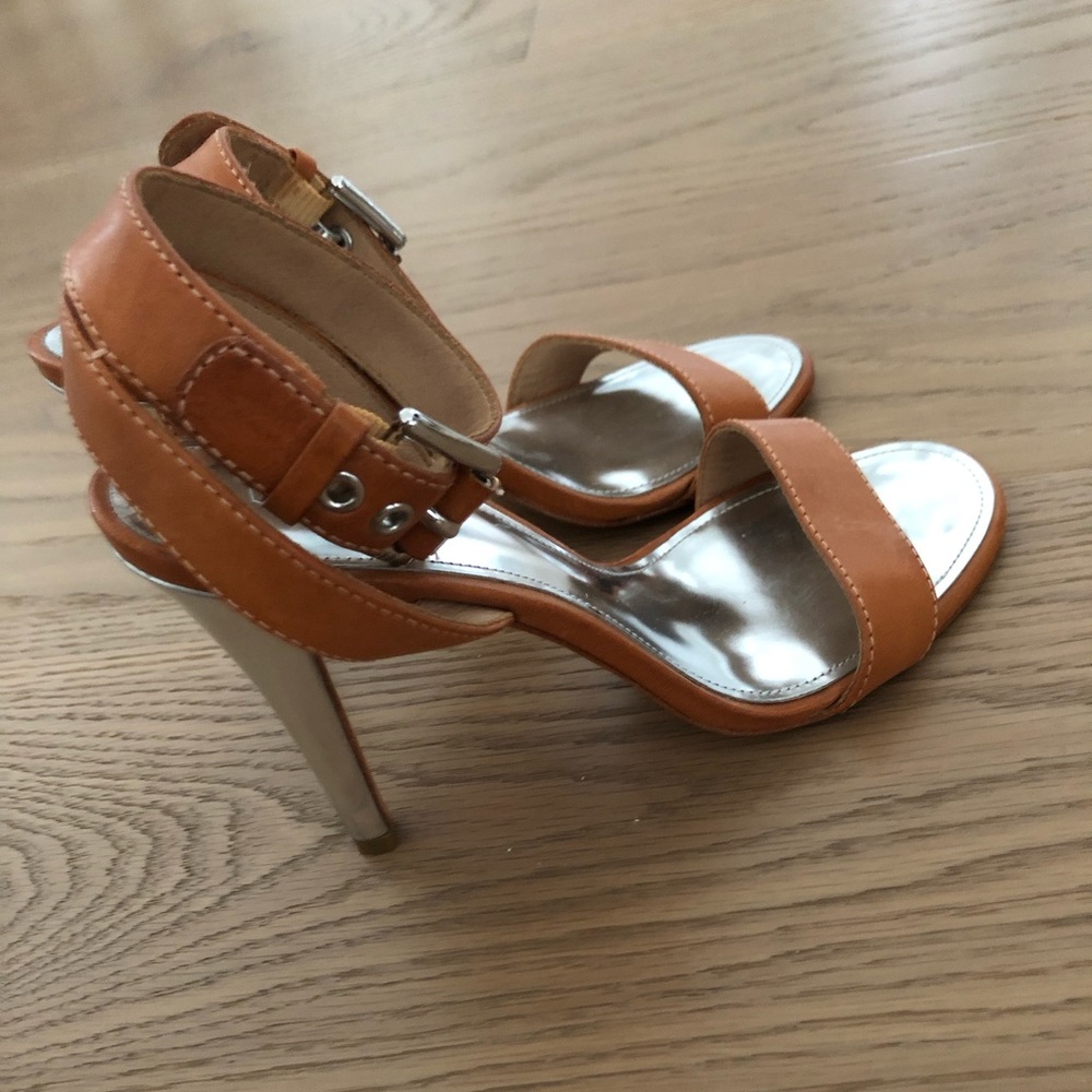 Coach Women’s Heel Sandal With Buckle. Tan Camel Brown. Silver Hardware. Size 7. - Picture 4 of 8